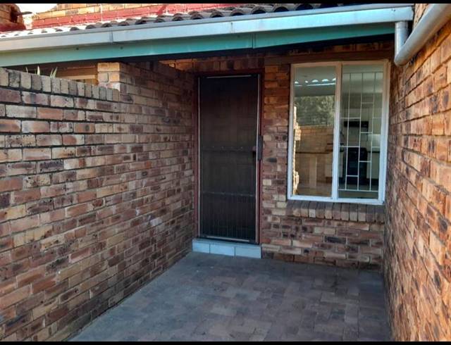 3 BEDROOM TOWNHOUSE FOR SALE IN GROBLERPARK